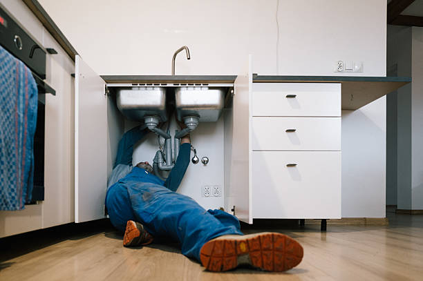 Professional Emergency Plumber technician working in Hemphill, TX